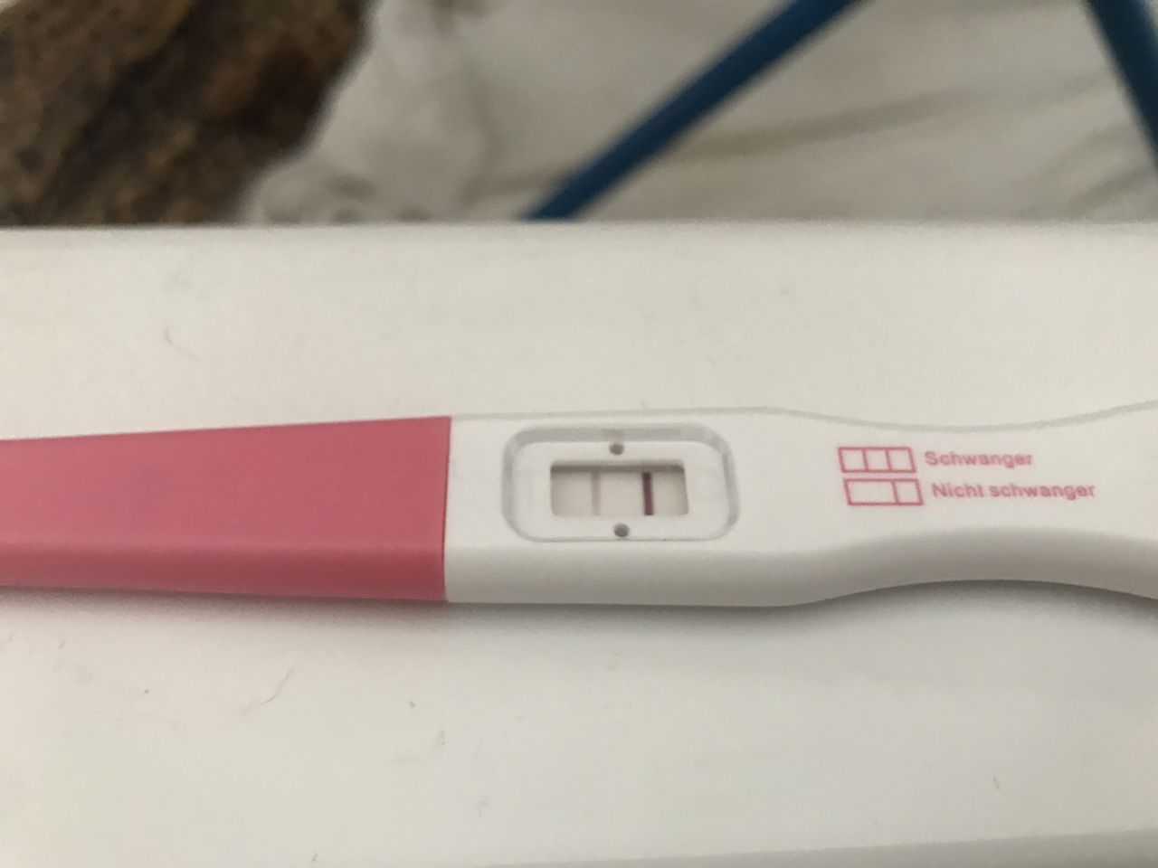 ES+17/18 Schwangerschaftstest zu zart positiv? 